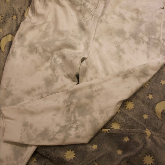 Plus size women’s joggers - Picture 3 of 5